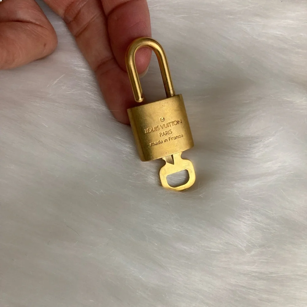 Louis Vuitton 🔐 306 - Picture 2 of 3